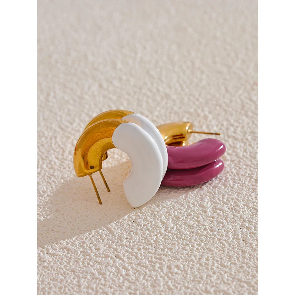 Brincos Huggie Forma Yhpup-C para Mulheres, Cor do Ouro, Aço Inoxidável, Jóias Diárias, Impermeável, Esmalte Requintado, Colorido, Versátil