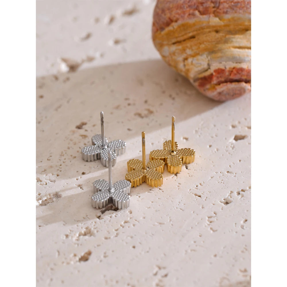 Yhpup brincos pequenos de flor de zircônia cúbica brilhante, à prova d'água, aço inoxidável, qualidade fundida, versátil, joias delicadas diárias