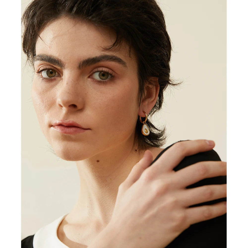 Yhpup gota de abacate dourado aço inoxidável frutas huggie hoop brincos para mulheres concha natural moda charme bonito jóias presente