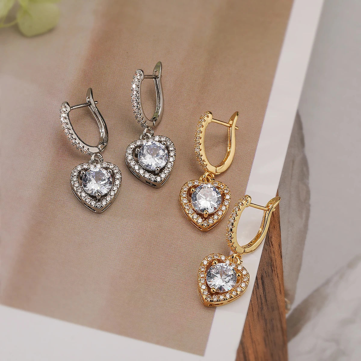 Brinco Coração com Zircônia Cristal - Lafemininy