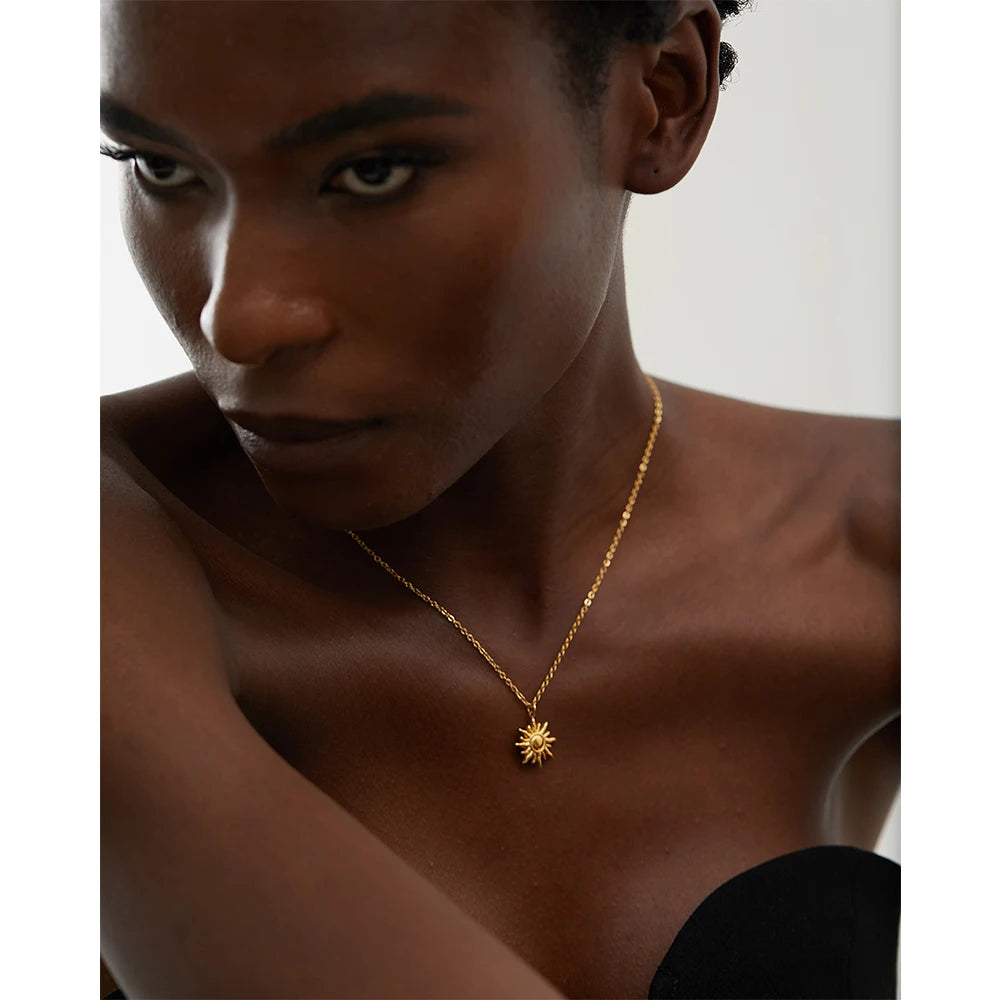 Yhpup aço inoxidável fundição dourada sol pingente colar à prova dwaterproof água simples moda textura de metal jóias na moda para mulher