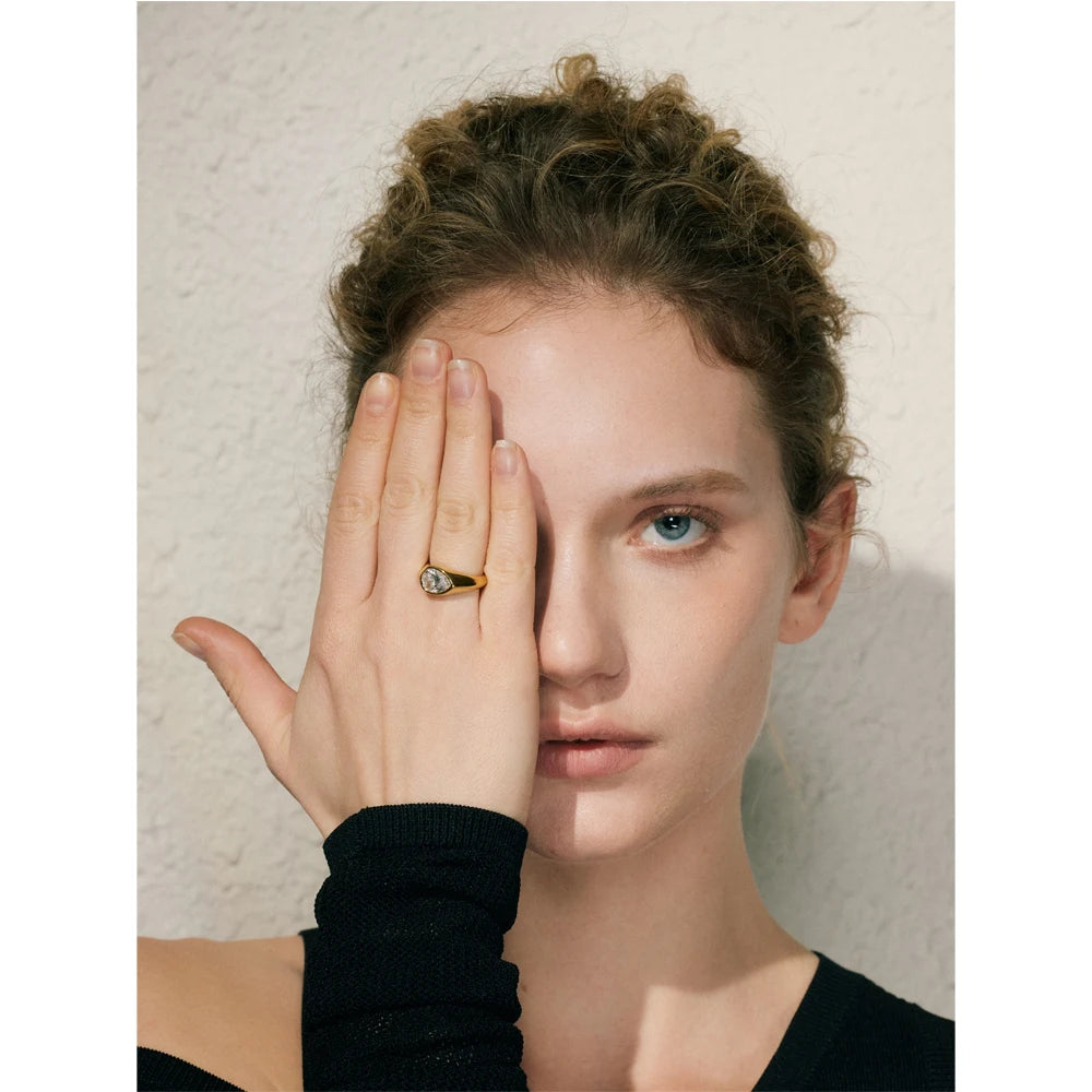 Yhpup alta qualidade aaa brilhante zircônia cúbica gota de água geométrica anel dourado para mulheres temperamento delicado jóias presente