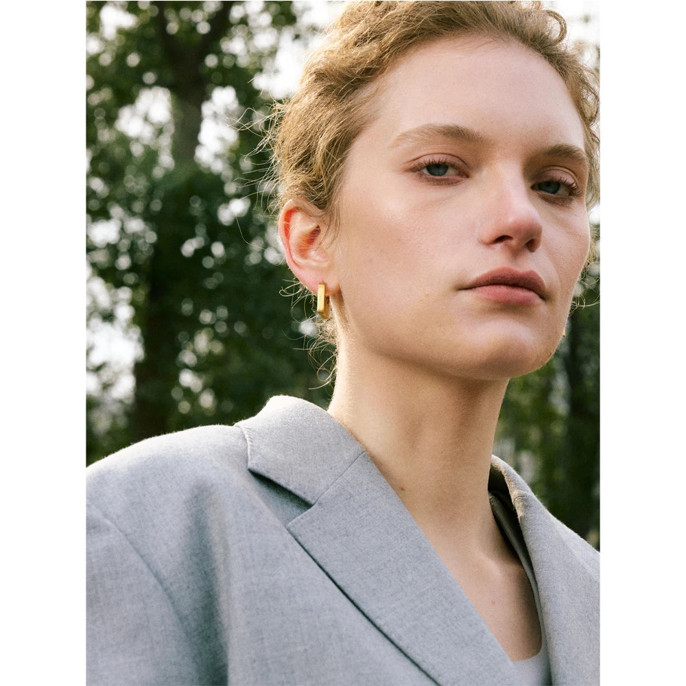 Yhpup brincos de argola geométricos retangulares de aço inoxidável, metal brilhante de alta qualidade, cor dourada 18k, textura banhada a pvd, joia, presente