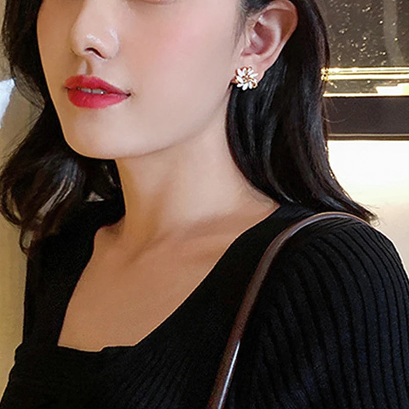 Brinco Flores Madrepérola - Lafemininy