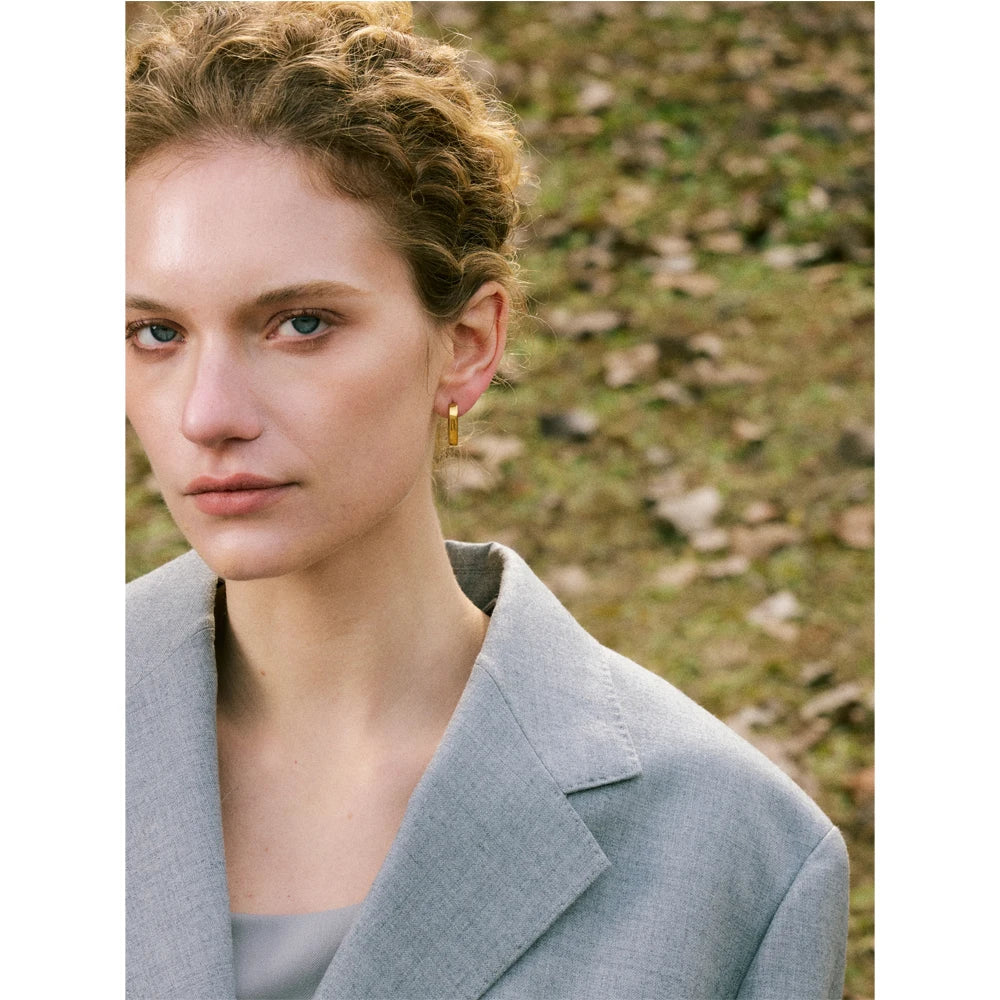 Yhpup brincos de argola geométricos retangulares de aço inoxidável, metal brilhante de alta qualidade, cor dourada 18k, textura banhada a pvd, joia, presente