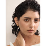 Yhpup-Brincos de aço inoxidável com pérolas imitadas para mulheres, flor impermeável, acessórios elegantes para joias, moda coreana, novo