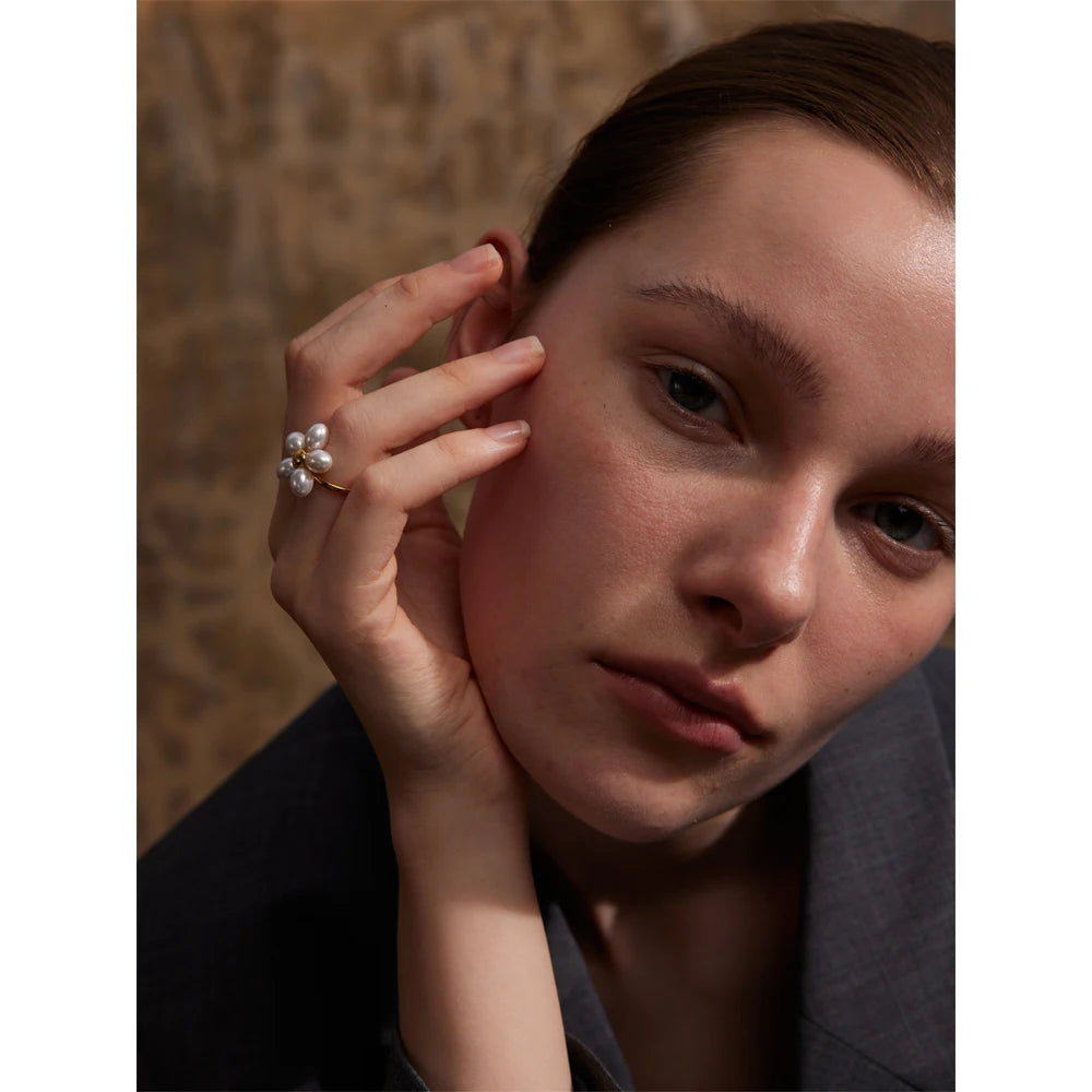 Yhpup elegante imitação de pérolas flor dourada ajustável chique anel para mulheres moda dedo joias exclusivas