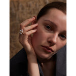 Yhpup elegante imitação de pérolas flor dourada ajustável chique anel para mulheres moda dedo joias exclusivas