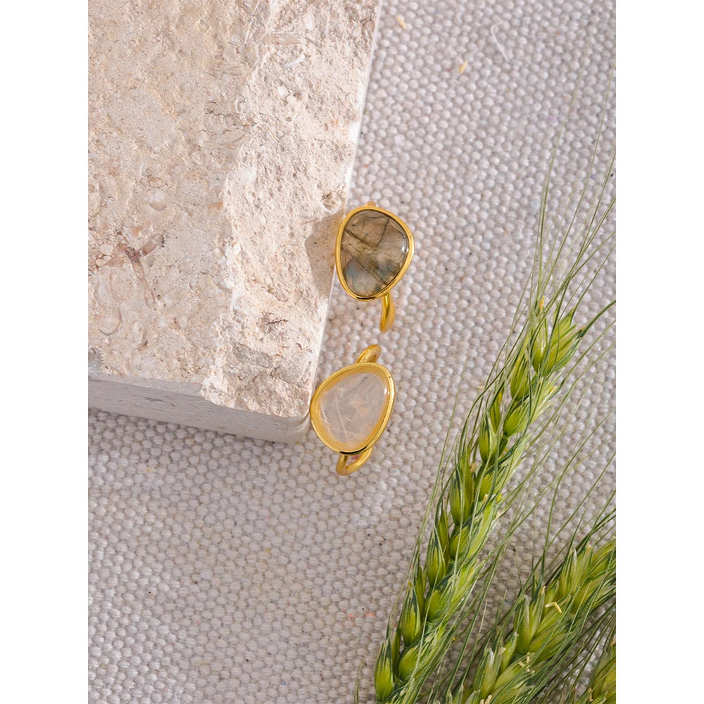 Anel Dourado, Anel de Luxo, Anel ouro, Anel com pedra, Anel regulável, Anel Luxuoso