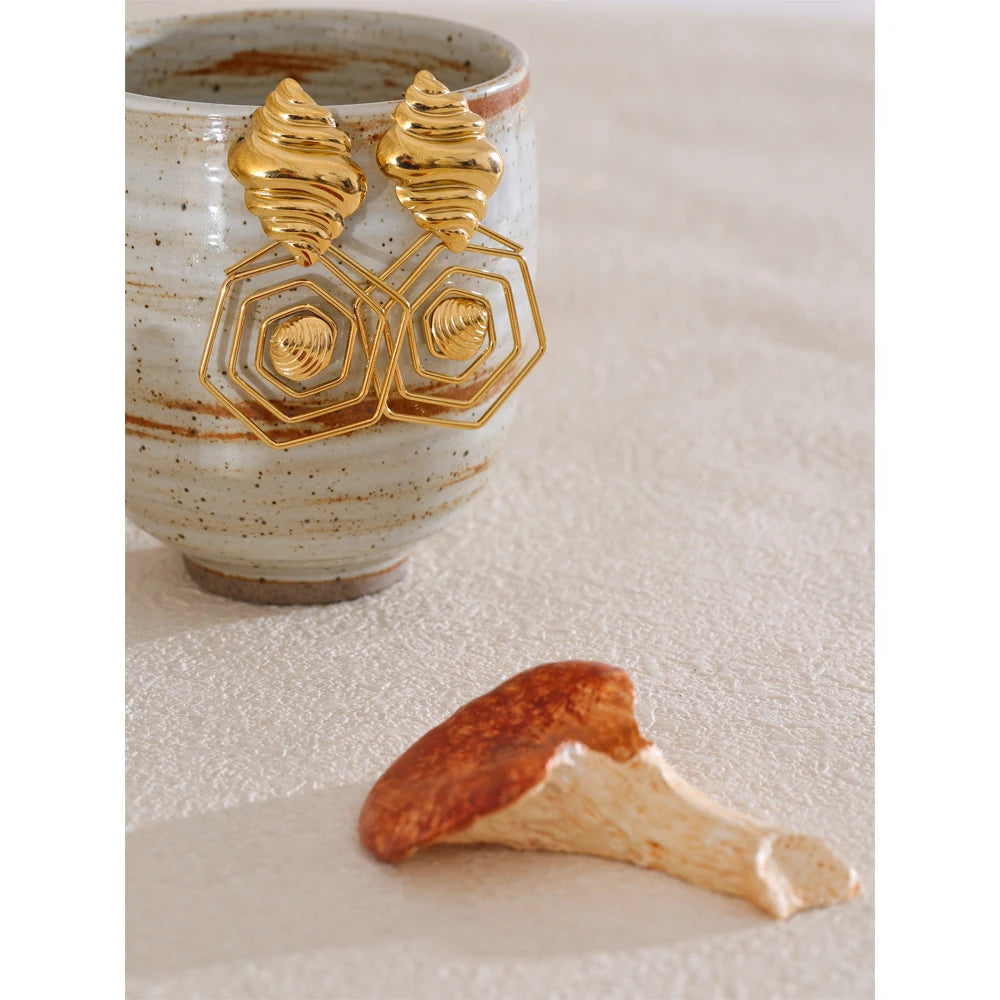 Yhpup elegante design exclusivo de aço inoxidável concha oca brincos 18k banhado a ouro estilo oceano joias diárias
