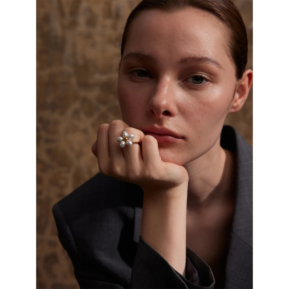 Yhpup elegante imitação de pérolas flor dourada ajustável chique anel para mulheres moda dedo joias exclusivas