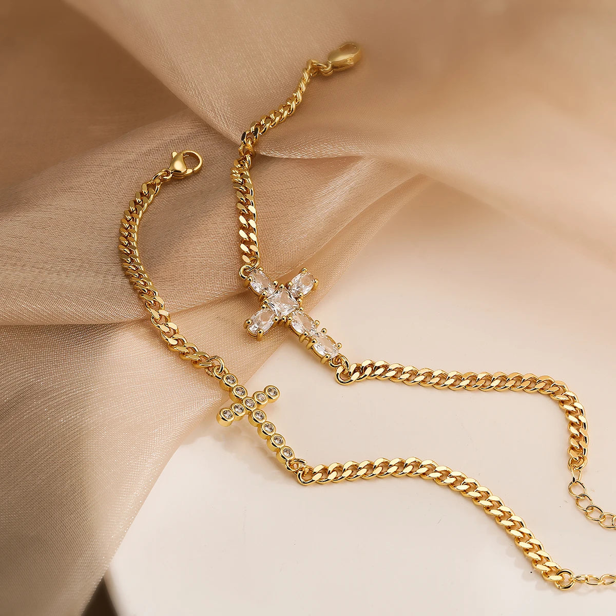 Pulseira de Cruz com Zircônia - Lafemininy