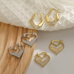 Brinco Coração Vasado Cravejado Cristal - Lafemininy