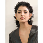 Brincos Huggie Forma Yhpup-C para Mulheres, Cor do Ouro, Aço Inoxidável, Jóias Diárias, Impermeável, Esmalte Requintado, Colorido, Versátil