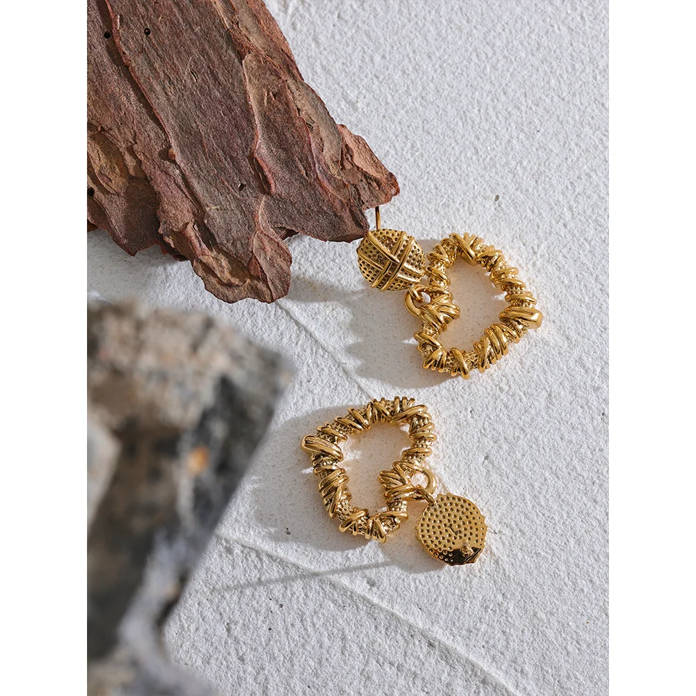 Yhpup brincos de metal em aço inoxidável, coração oco, banhado a ouro, vintage, romântico, feminino, joias, moda, presente