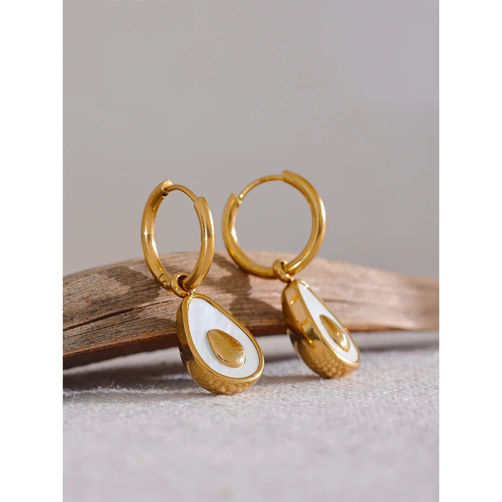 Yhpup gota de abacate dourado aço inoxidável frutas huggie hoop brincos para mulheres concha natural moda charme bonito jóias presente