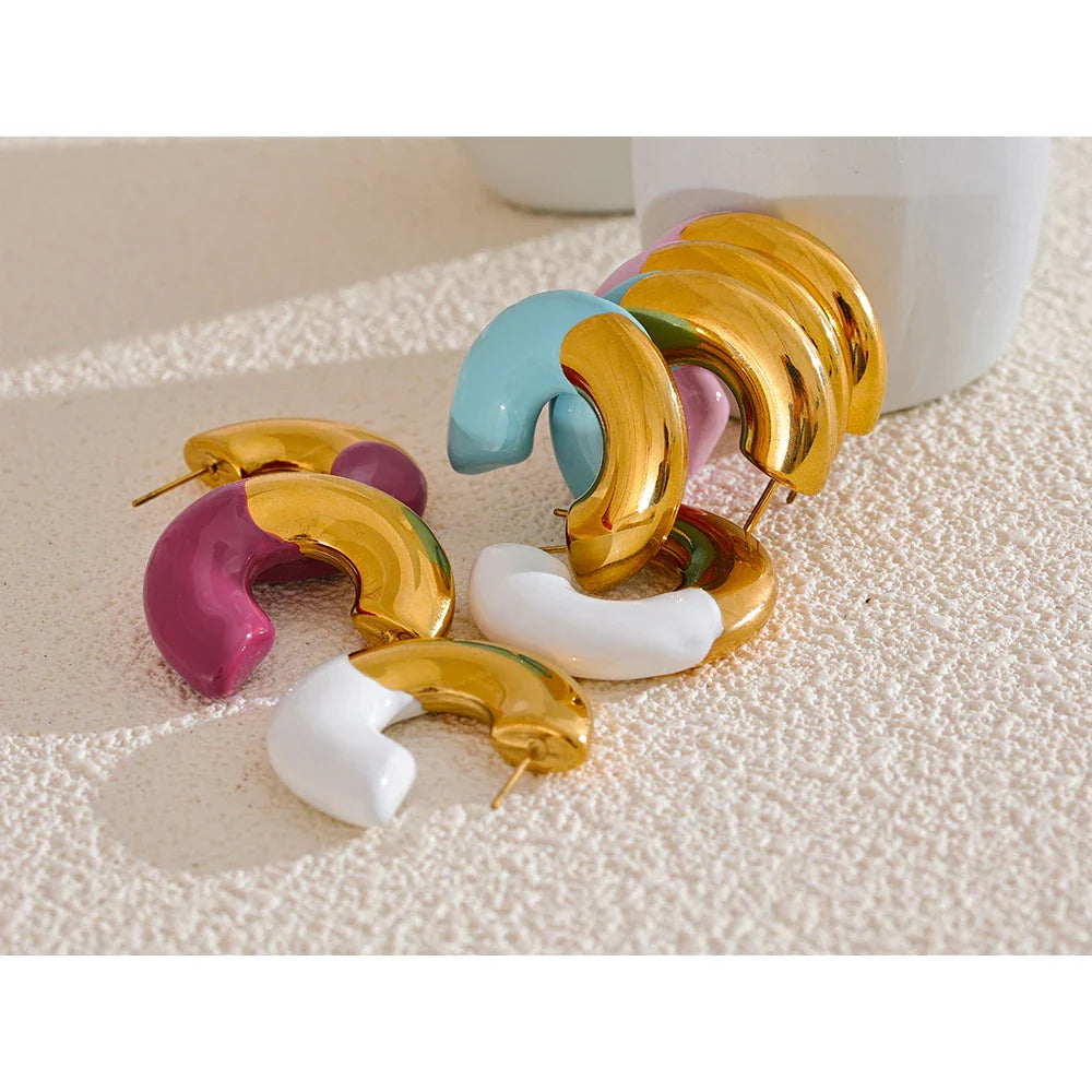 Brincos Huggie Forma Yhpup-C para Mulheres, Cor do Ouro, Aço Inoxidável, Jóias Diárias, Impermeável, Esmalte Requintado, Colorido, Versátil