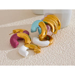 Brincos Huggie Forma Yhpup-C para Mulheres, Cor do Ouro, Aço Inoxidável, Jóias Diárias, Impermeável, Esmalte Requintado, Colorido, Versátil