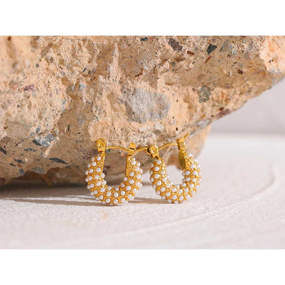 Yhpup brincos de argola pequenos de luxo em aço inoxidável, vintage, delicado, imitação de pérolas, textura, cor dourada, joias da moda à prova d'água