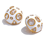 Yhpup Brincos de aço inoxidável com esmalte branco incrustado de zircônia cúbica para mulheres joias à prova d'água da moda