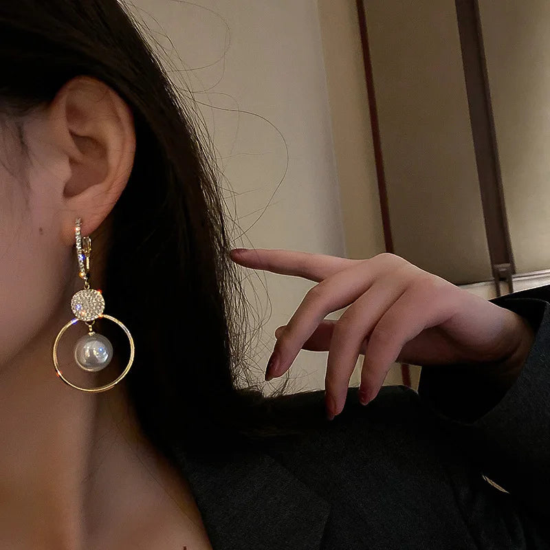 Brinco Circular Pérola com Strass
