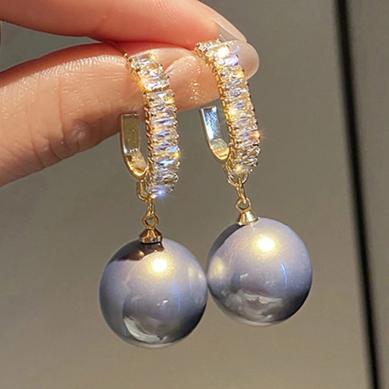 Brinco Dourado Pérola com Strass - Lafemininy