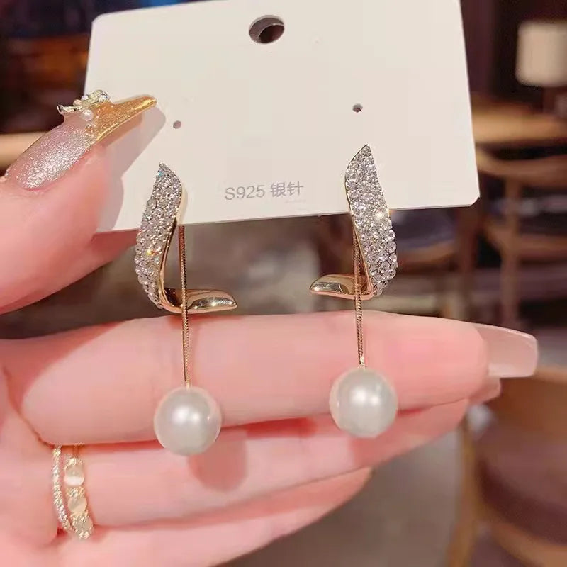 Brinco Pendente Dourado Pérola com Zircônia - Lafemininy
